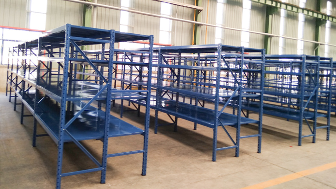 貴州中型層板貨架投入使用，穩(wěn)定提高存儲(chǔ)效率