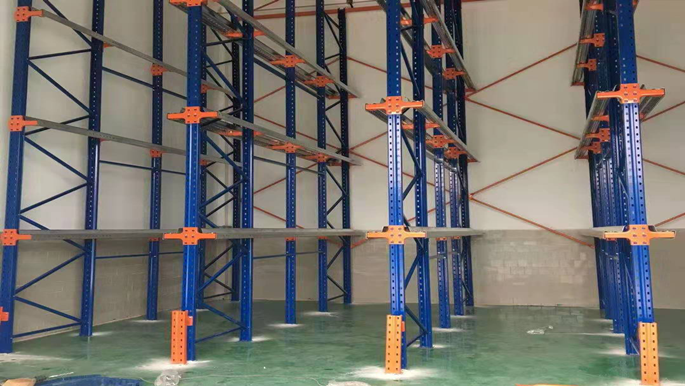 山東某化學品物流行業重型貨架案例